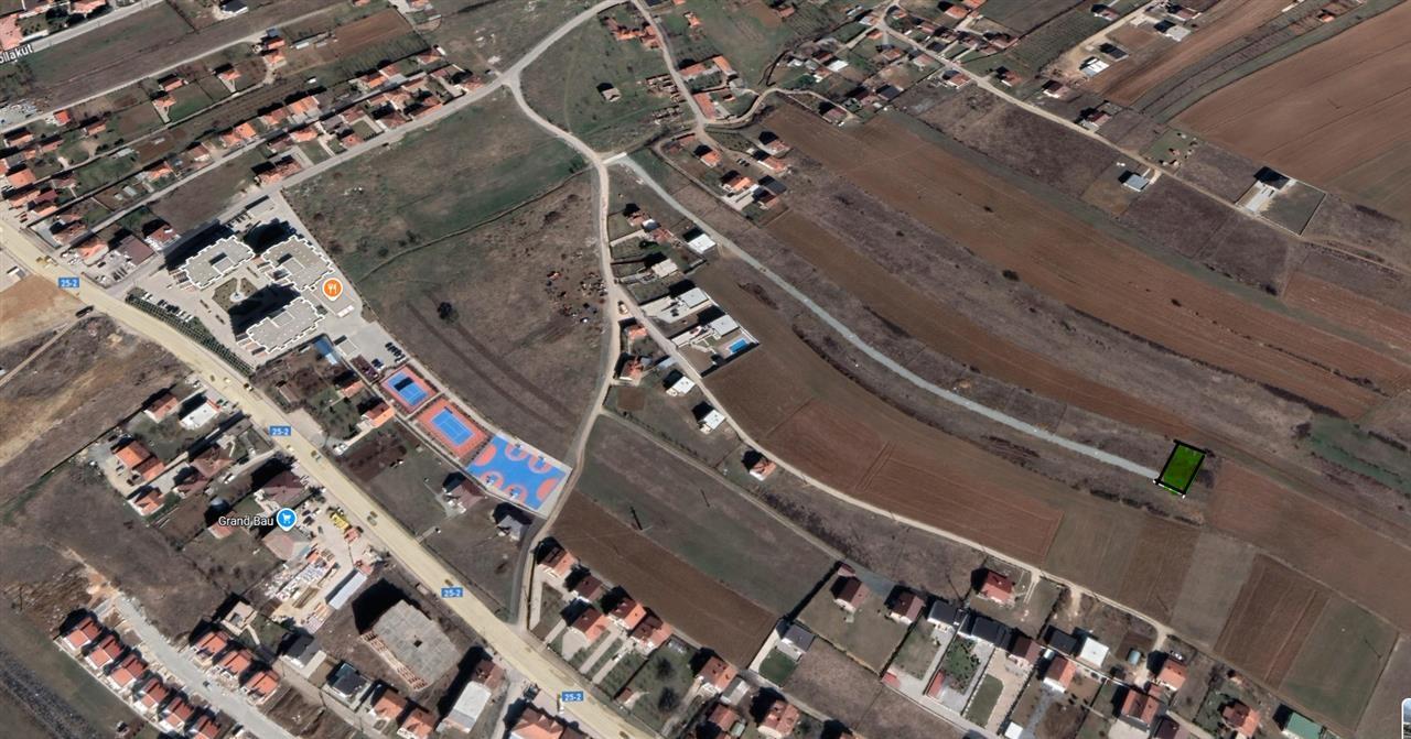 Venta de 5.20 ares de terreno detrás de las casas de pacolli en hajvali