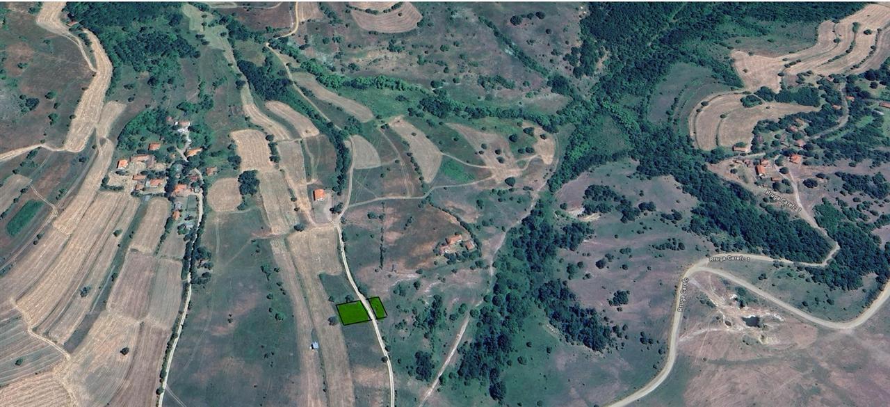 Venda de 22 ari de terreno em caravec, município de novobrdo