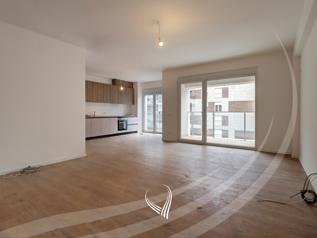 Office with 4 work rooms for rent in Prishtina e Re – Prime city