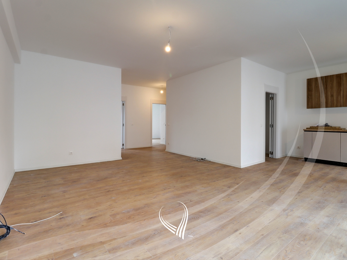Office with 4 work rooms for rent in Prishtina e Re – Prime city (3)