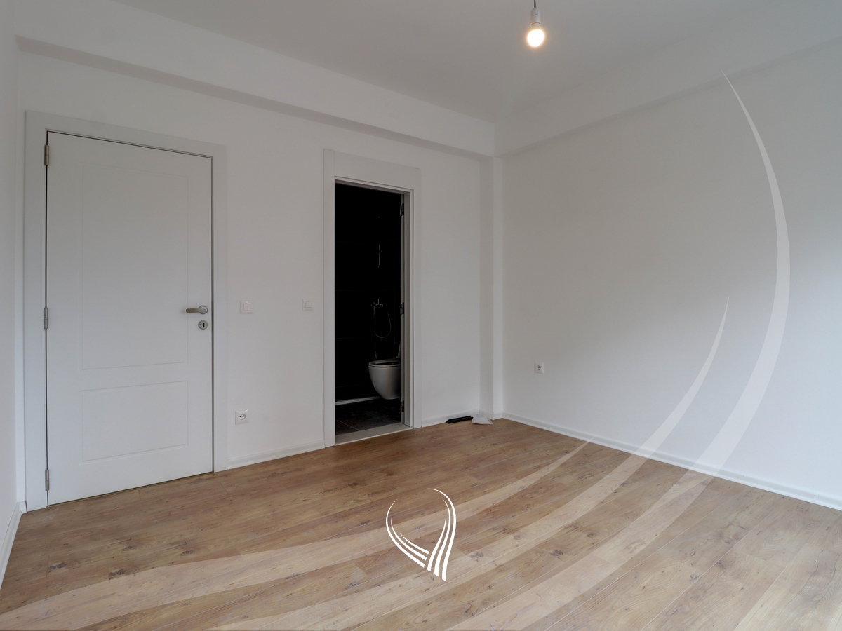 Office with 4 work rooms for rent in Prishtina e Re – Prime city (6)