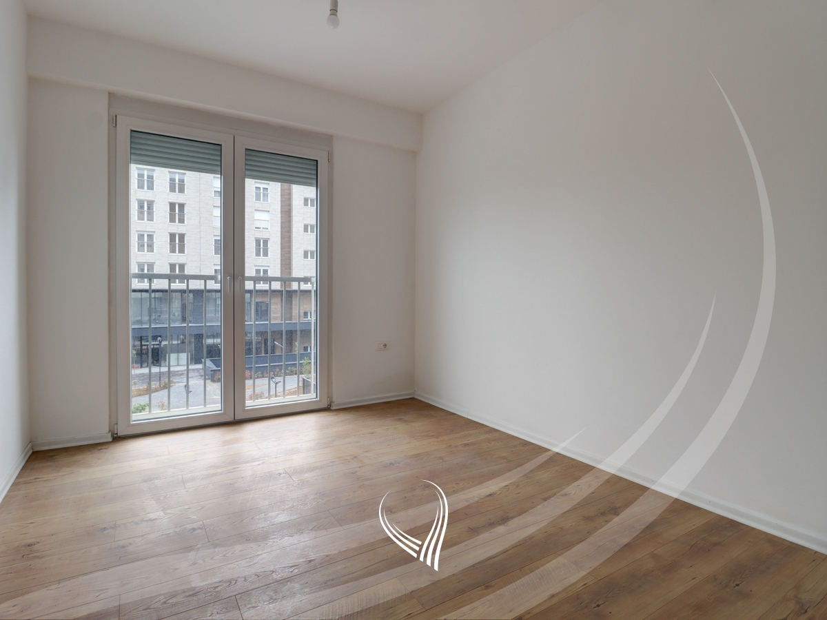 Office with 4 work rooms for rent in Prishtina e Re – Prime city (8)