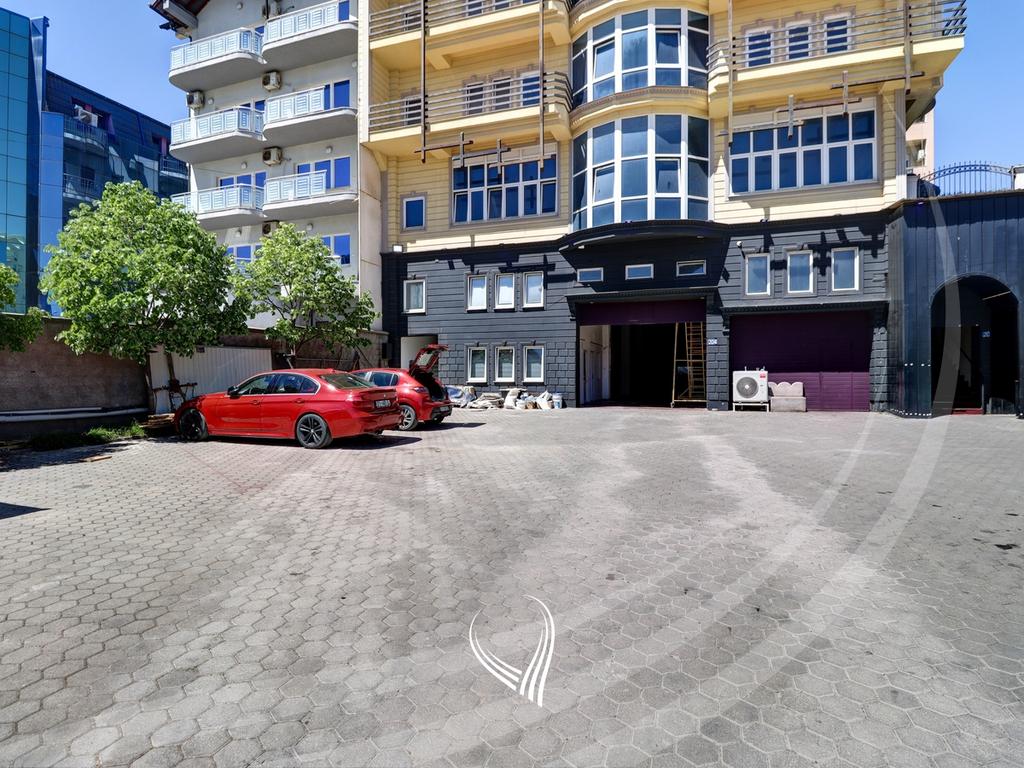 Entrepôt de 450 mètres carrés à louer dans le quartier Arbëria – Dragodan