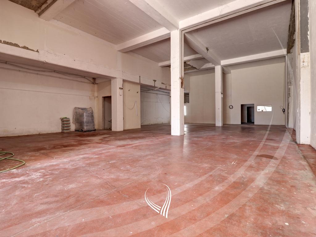 Entrepôt de 450 mètres carrés à louer dans le quartier Arbëria – Dragodan (3)