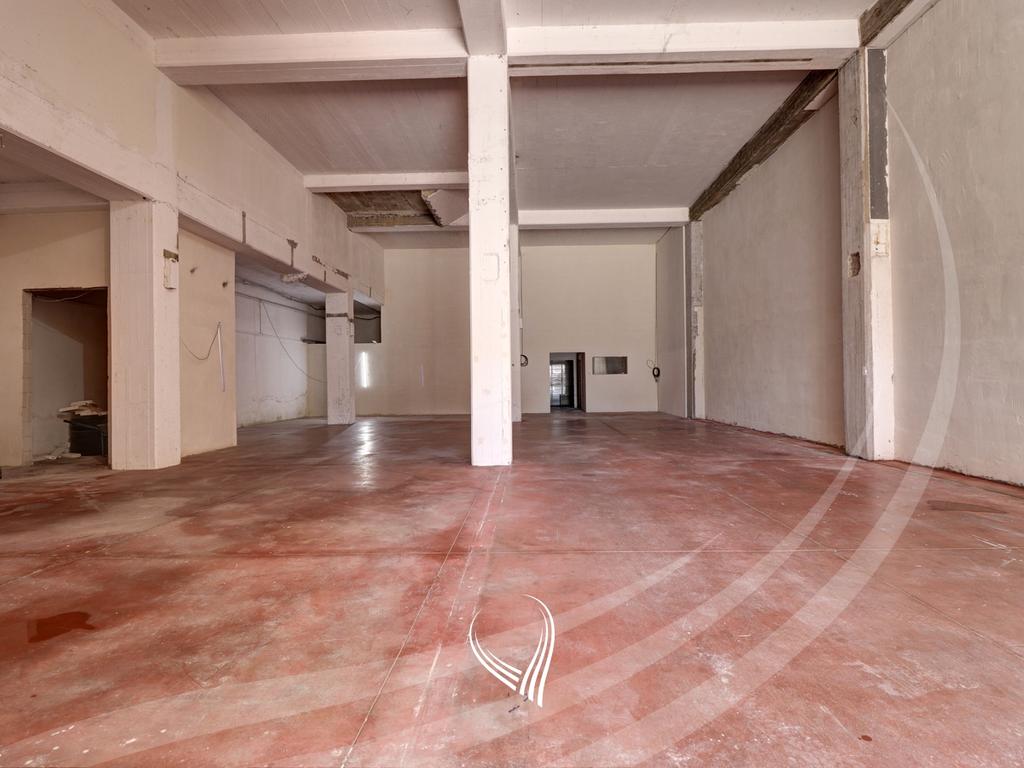 Entrepôt de 450 mètres carrés à louer dans le quartier Arbëria – Dragodan (4)