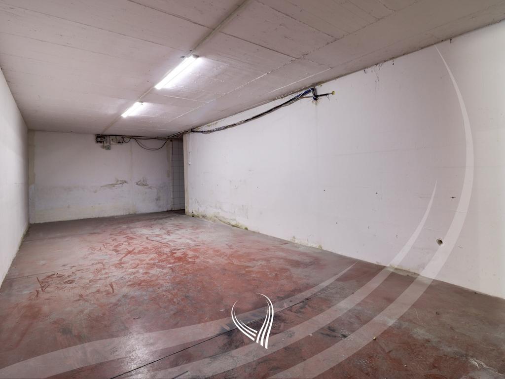 Entrepôt de 450 mètres carrés à louer dans le quartier Arbëria – Dragodan (7)