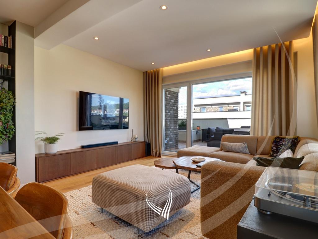 Ático con 3 habitaciones en alquiler en el barrio Mati 1