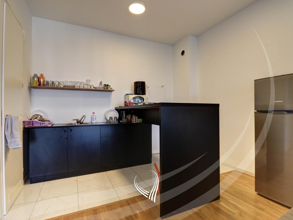 Oficina con 3 salas de trabajo en alquiler en el barrio Lakrishtë – Dukagjini residence (3)