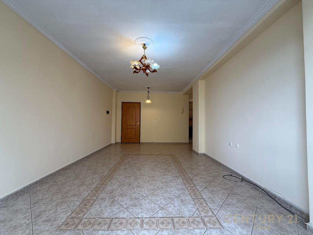 Apartamento en venta 2+1+2 en Komuna e Parisit!