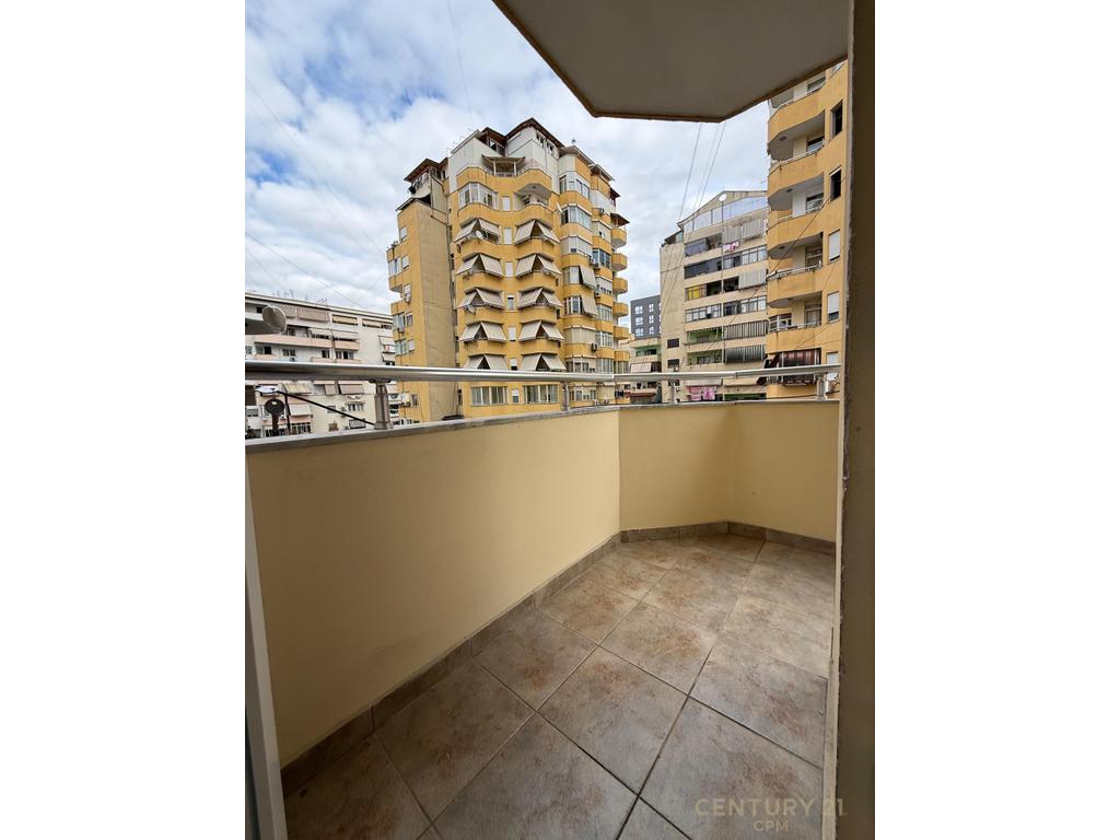 Apartamento en venta 2+1+2 en Komuna e Parisit!