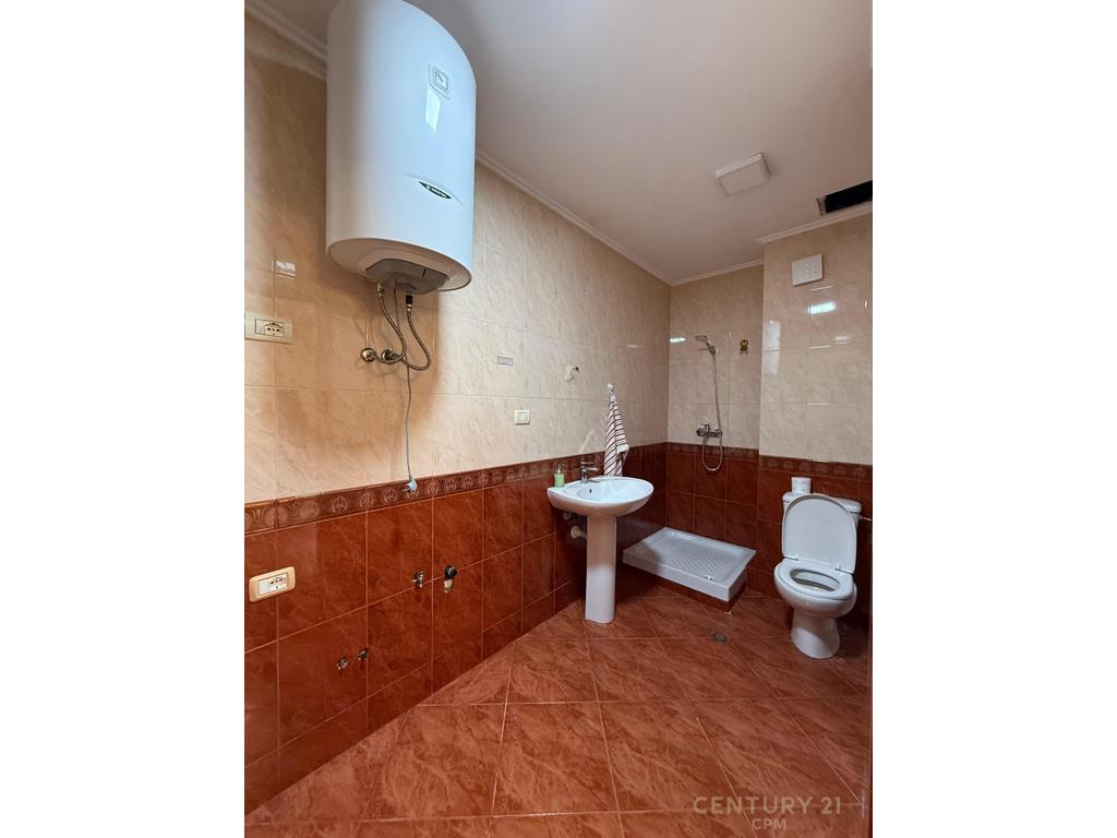 Apartamento en venta 2+1+2 en Komuna e Parisit!