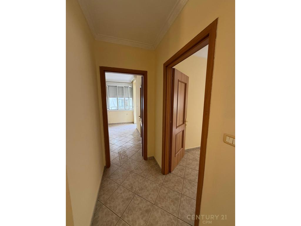 Apartamento en venta 2+1+2 en Komuna e Parisit!