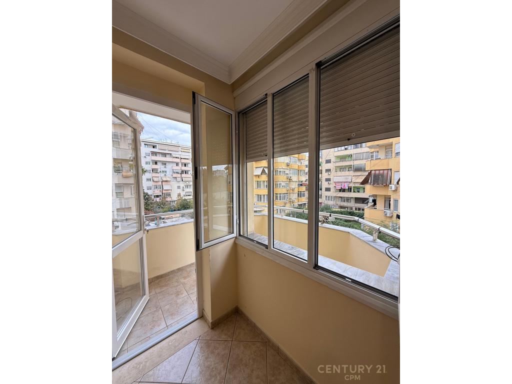 Apartamento en venta 2+1+2 en Komuna e Parisit!