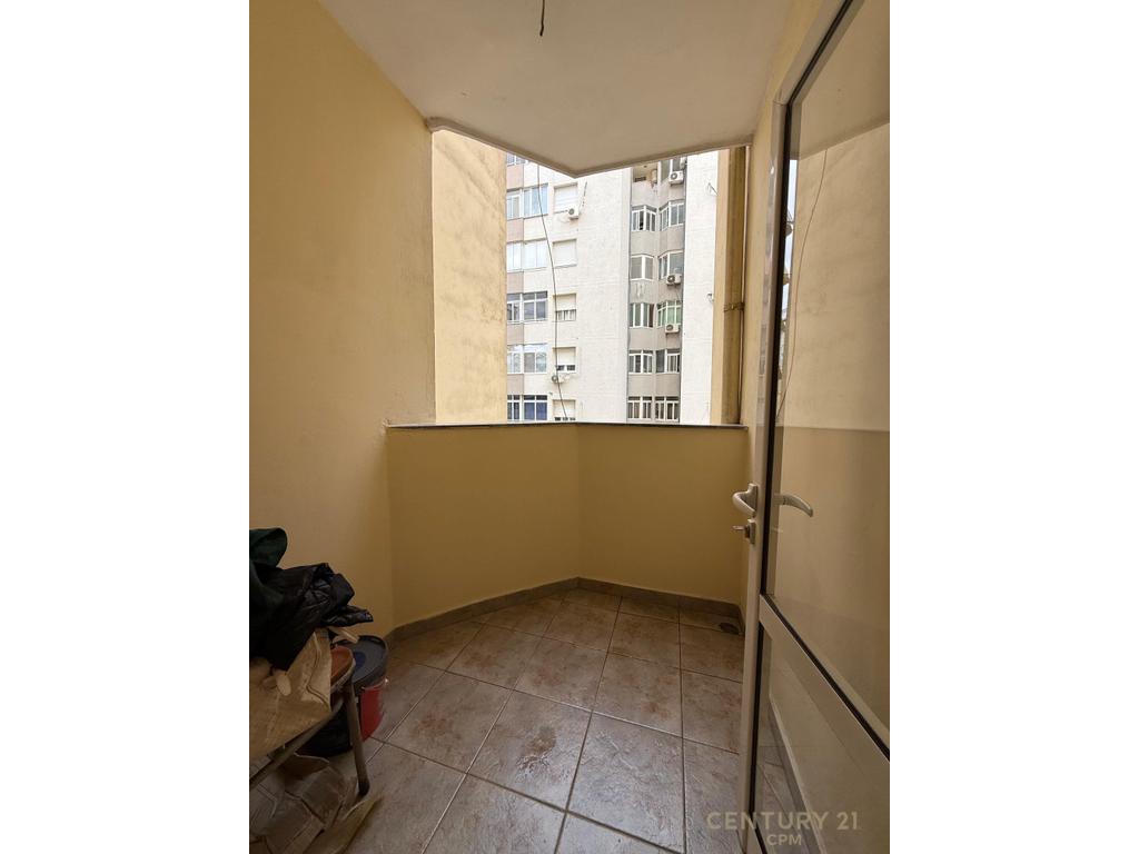 Apartamento en venta 2+1+2 en Komuna e Parisit!