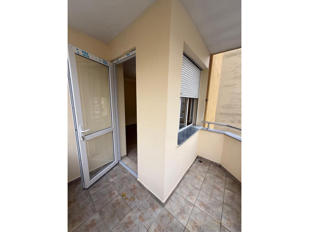 Apartamento en venta 2+1+2 en Komuna e Parisit!