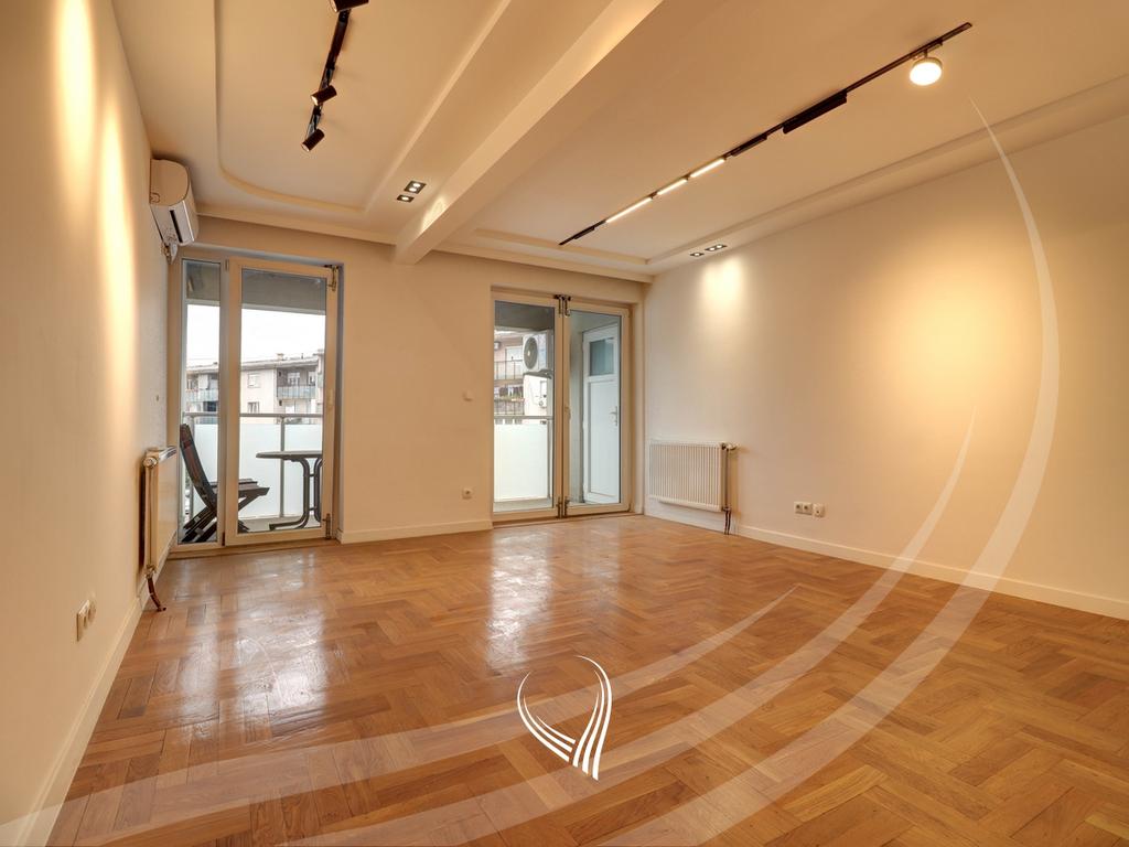 Office with 3 work rooms for rent in Ulpiana neighborhood