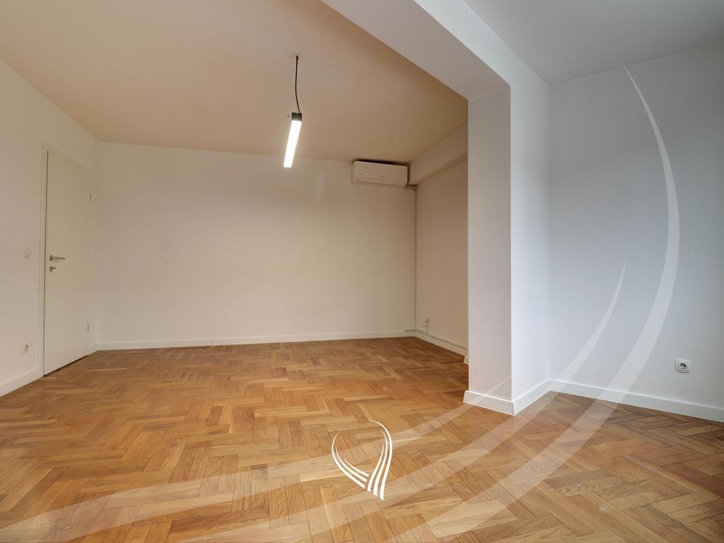 Office with 3 work rooms for rent in Ulpiana neighborhood (6)