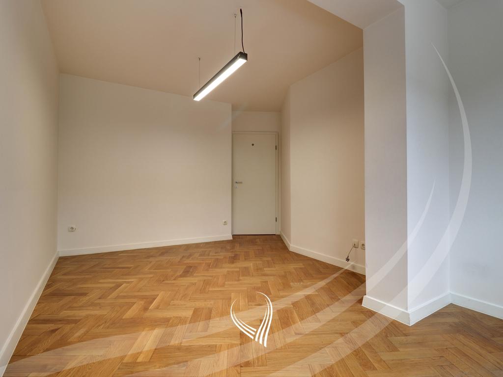 Office with 3 work rooms for rent in Ulpiana neighborhood (8)