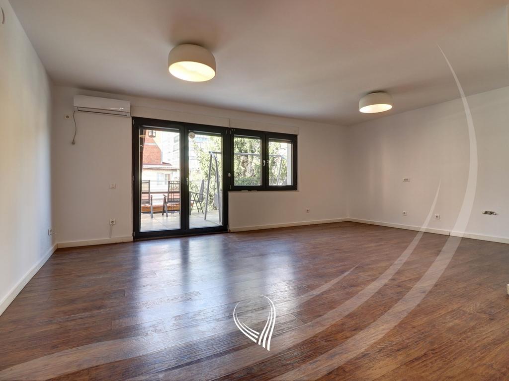 Office with 5 work rooms for rent in Pejton neighborhood (2)