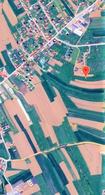 À vendre : 1 hectare et 8 ari près de la route doganaj-Ferizaj