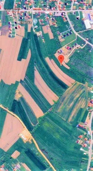 À vendre : 1 hectare et 8 ari près de la route doganaj-Ferizaj