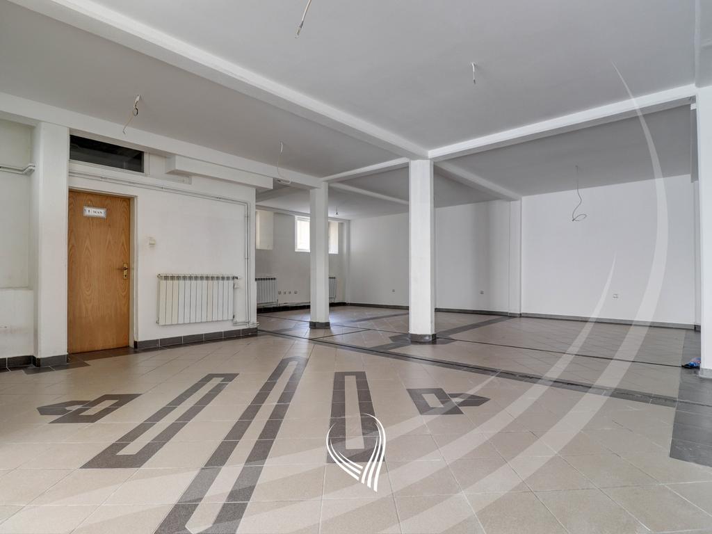 Locale di 320 metri quadrati in affitto nel quartiere Aktash