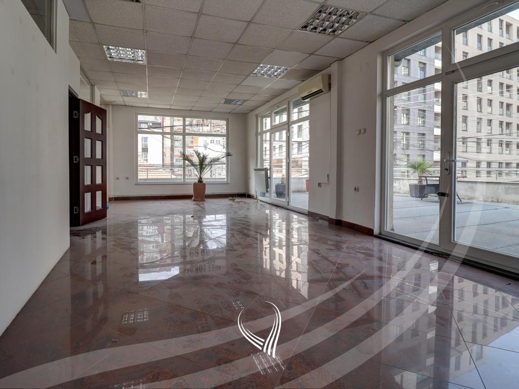 Locale di 320 metri quadrati in affitto nel quartiere Aktash