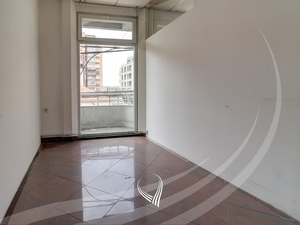 Locale di 320 metri quadrati in affitto nel quartiere Aktash