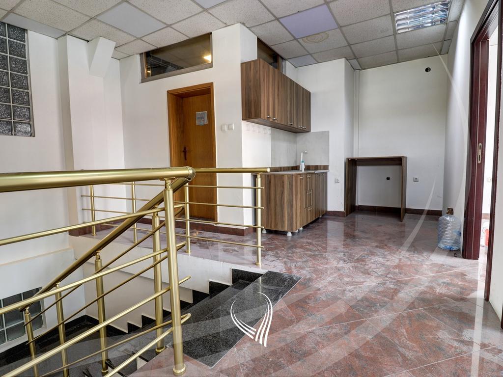 Locale di 320 metri quadrati in affitto nel quartiere Aktash
