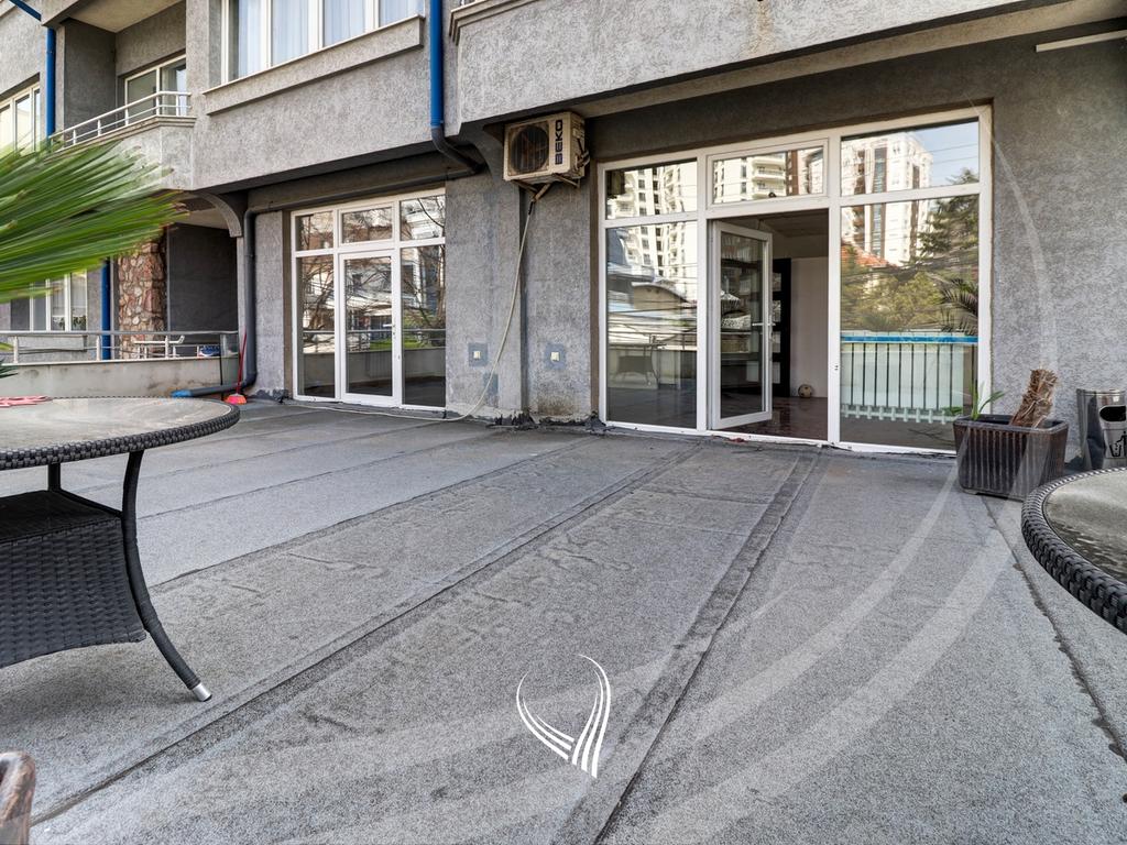 Locale di 320 metri quadrati in affitto nel quartiere Aktash