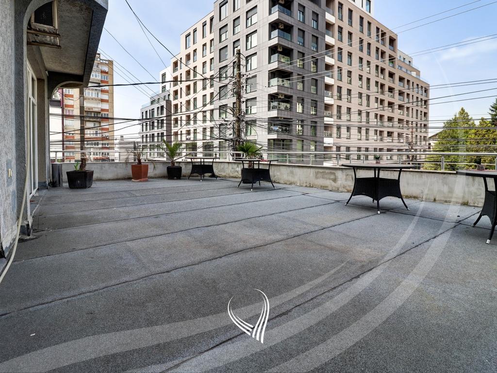 Locale di 320 metri quadrati in affitto nel quartiere Aktash