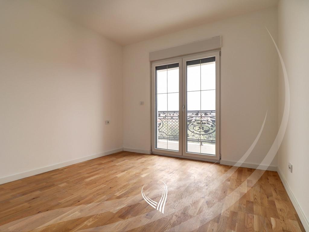 Banesë me 1 dhomë gjumi në shitje në lagjen e muhaxherëve (5)