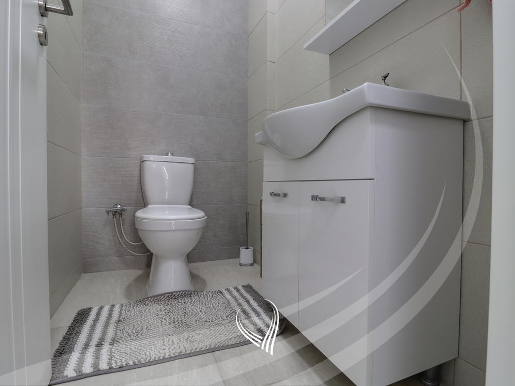 Apartamento con 2 habitaciones en alquiler en el barrio Tophane – Kompleksi durguti invest (7)