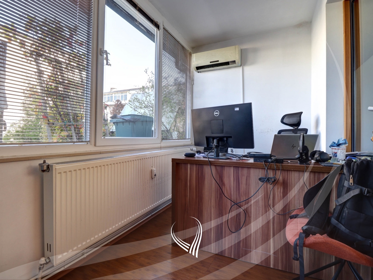 Office with 6 work rooms for rent in the city center (6)