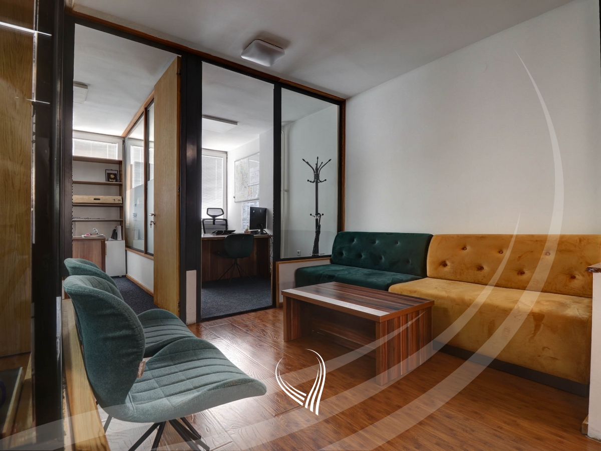 Office with 6 work rooms for rent in the city center (7)