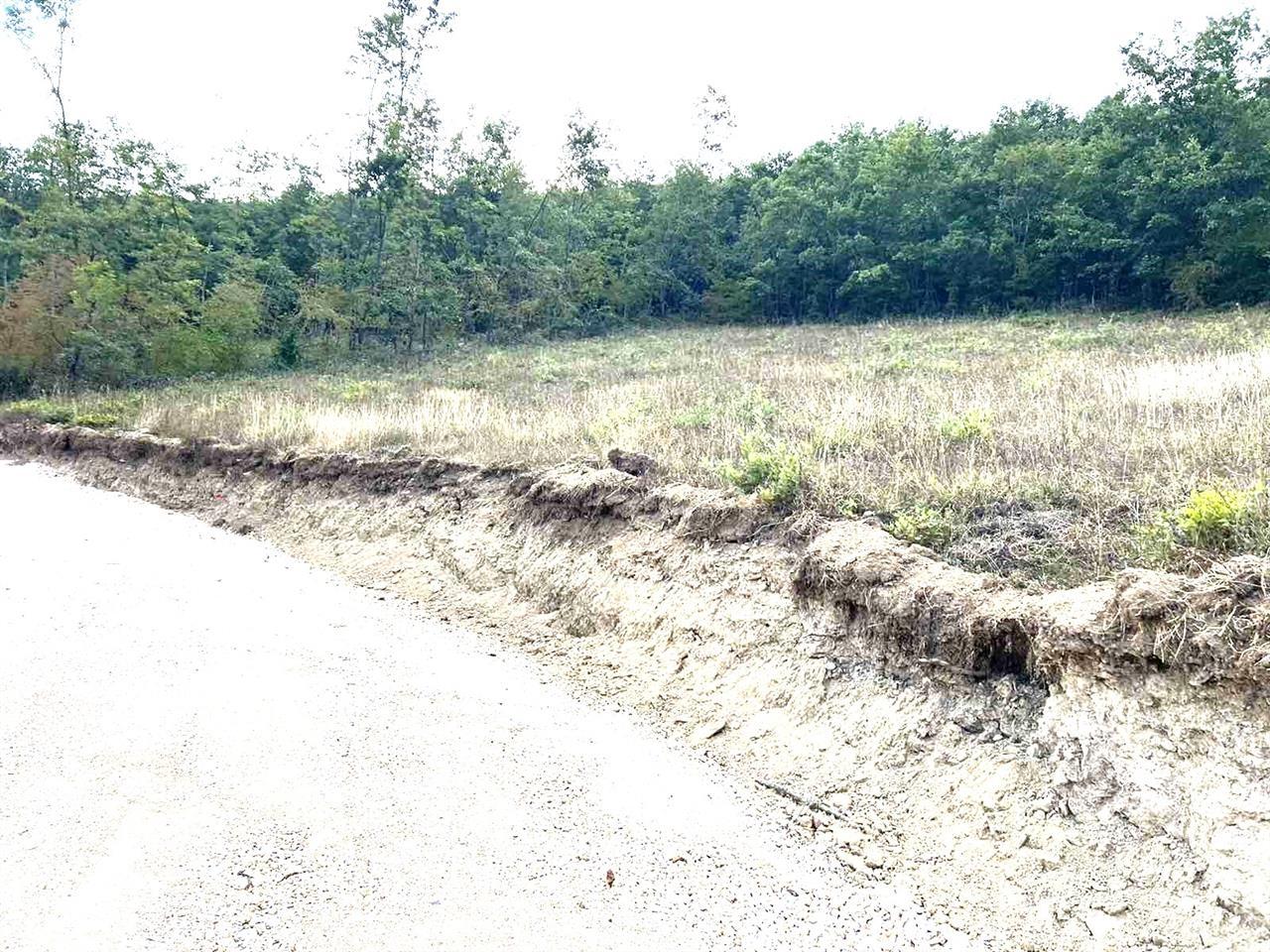 Lotes à venda de 4, 5 e 7 ares em mramor, município de Prishtina (2)