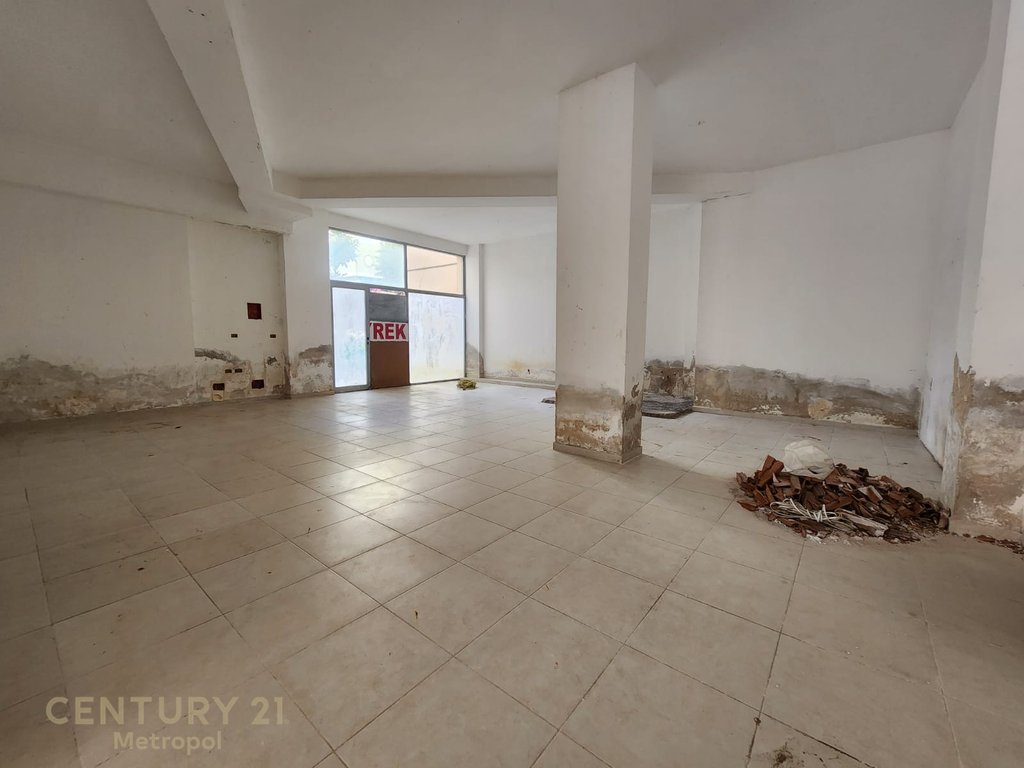 Espace commercial à louer à fresku, Tirana - 1200€ | 170 m²