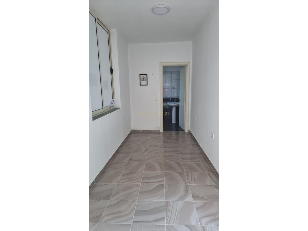Espace commercial à louer à fresku, Tirana - 1200€ | 170 m²