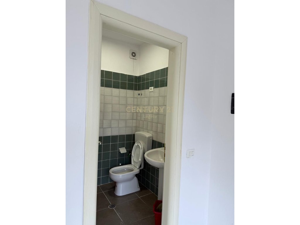 Espace commercial à louer à fresku, Tirana - 1200€ | 170 m²