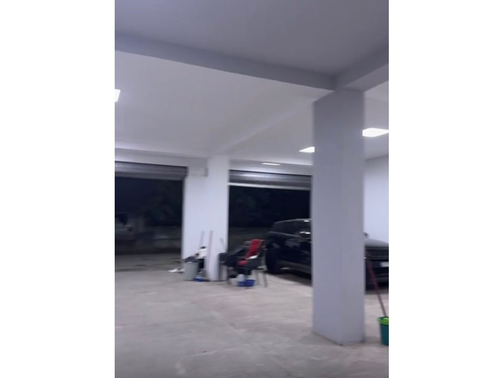 Espace commercial à louer à fresku, Tirana - 1200€ | 170 m²