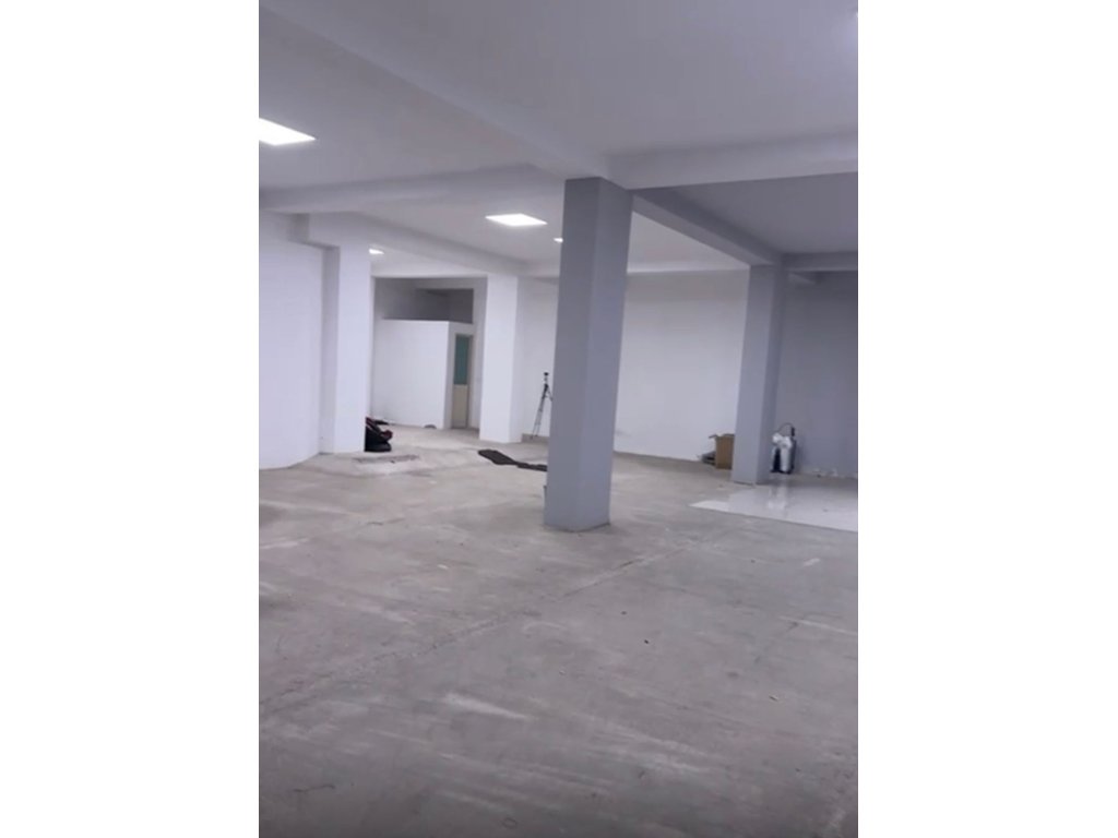 Espace commercial à louer à fresku, Tirana - 1200€ | 170 m²