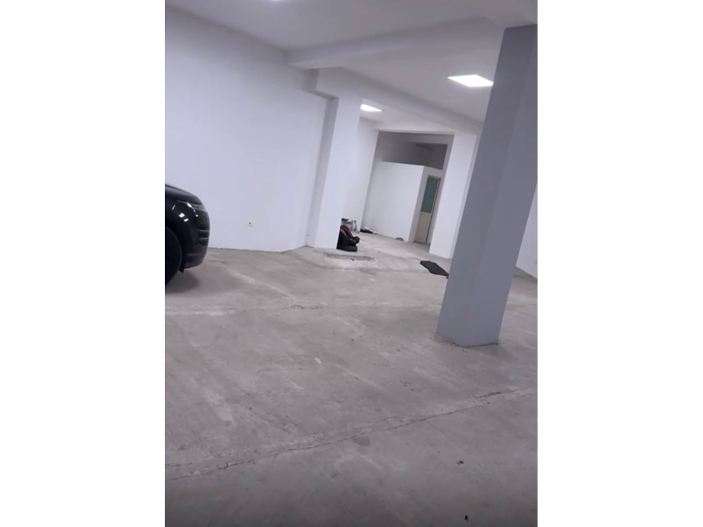 Espace commercial à louer à fresku, Tirana - 1200€ | 170 m²