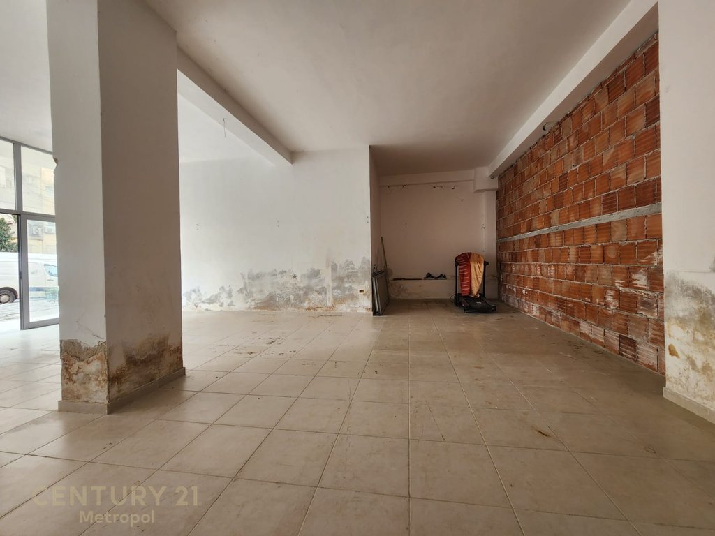 Espace commercial à louer à fresku, Tirana - 1200€ | 170 m²