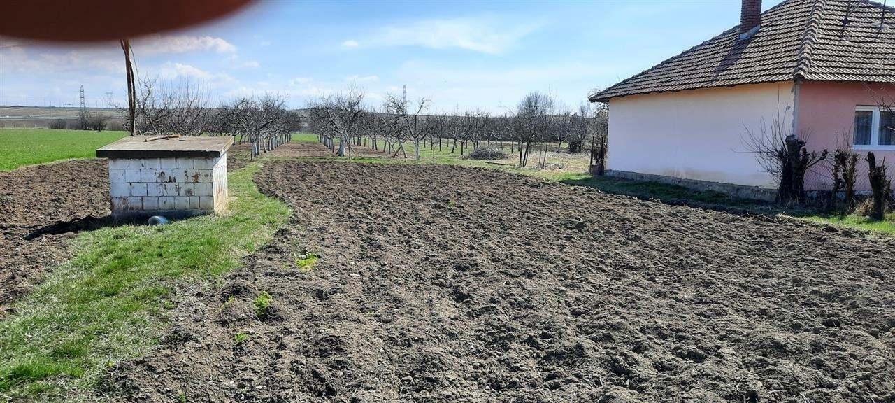 Vente de 2 maisons sur un terrain de 33 ares à uglarë, Fushë Kosovë