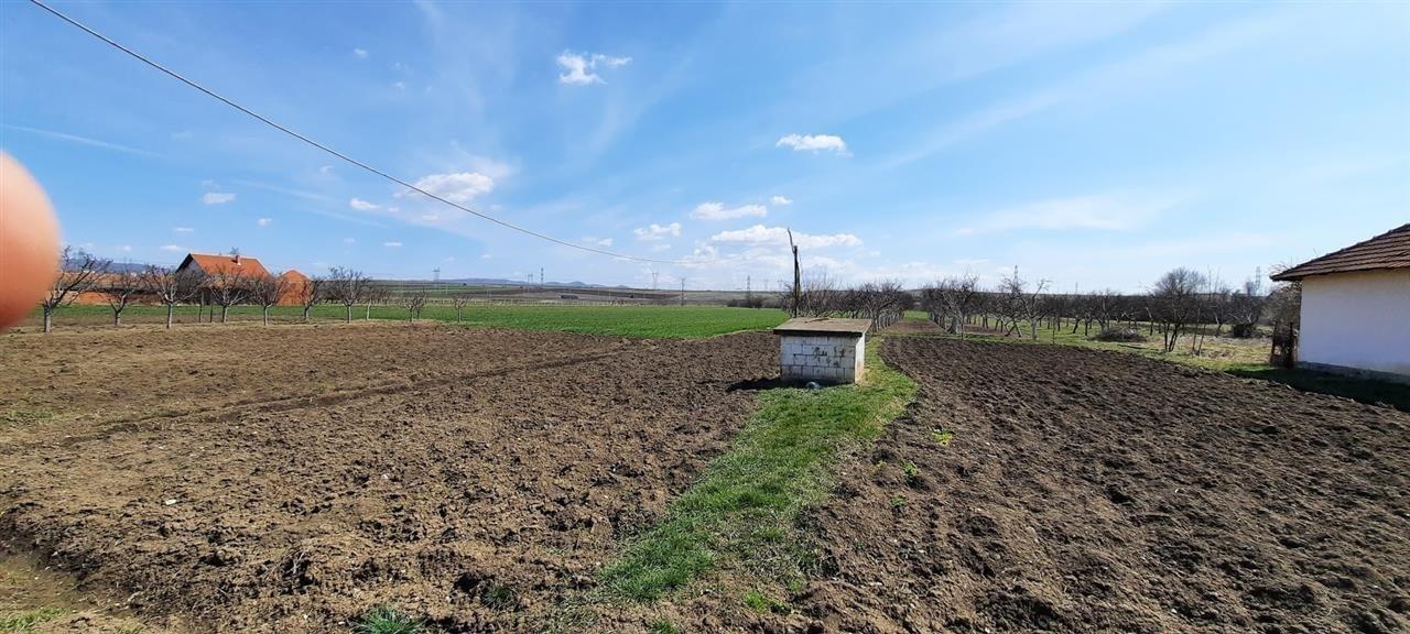 Vente de 2 maisons sur un terrain de 33 ares à uglarë, Fushë Kosovë