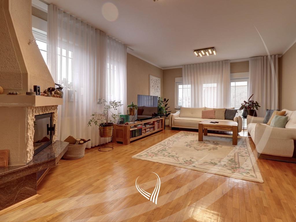 Casa de 700 metros cuadrados en venta en el barrio velania (2)