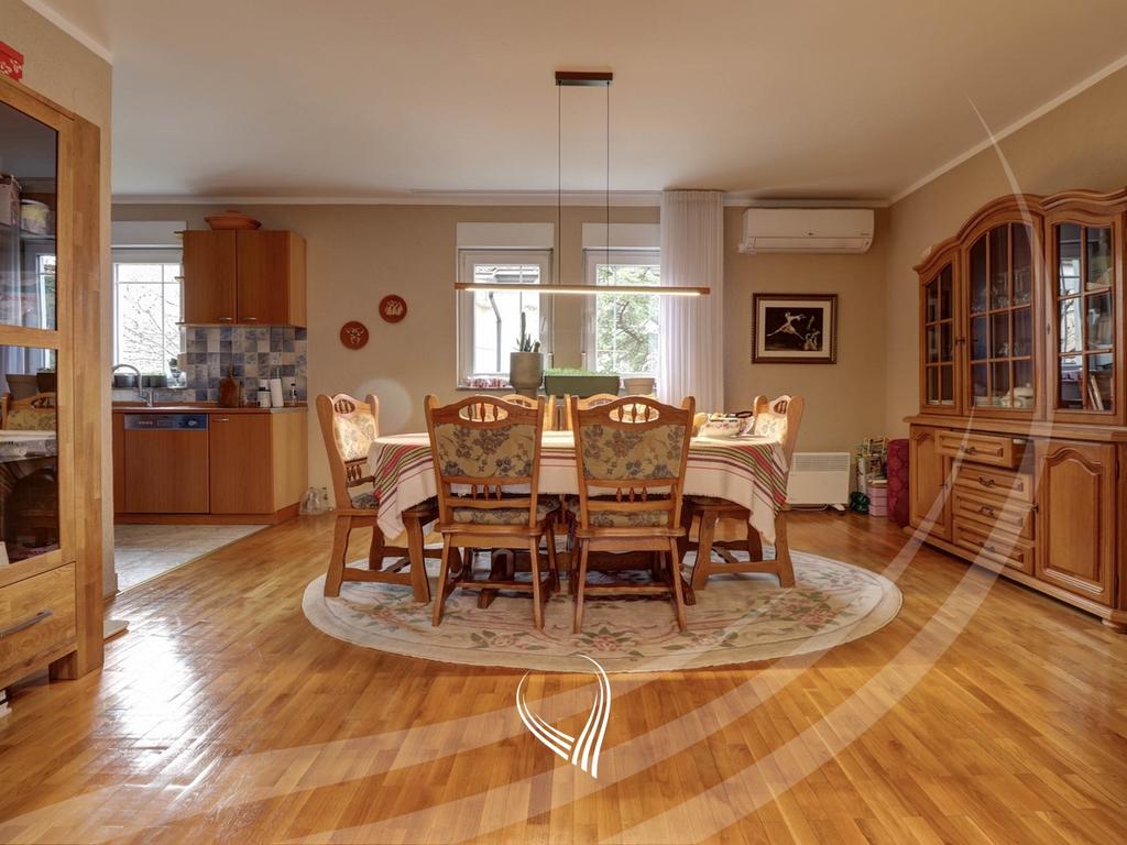 Casa de 700 metros cuadrados en venta en el barrio velania (3)