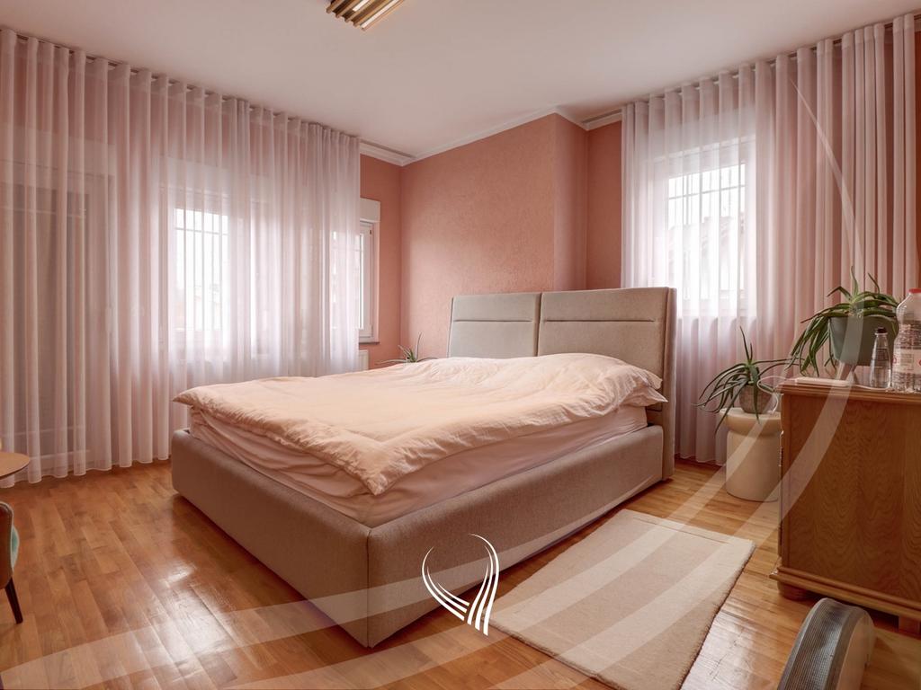 Casa de 700 metros cuadrados en venta en el barrio velania (5)