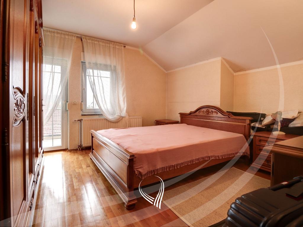 Casa de 700 metros cuadrados en venta en el barrio velania (6)
