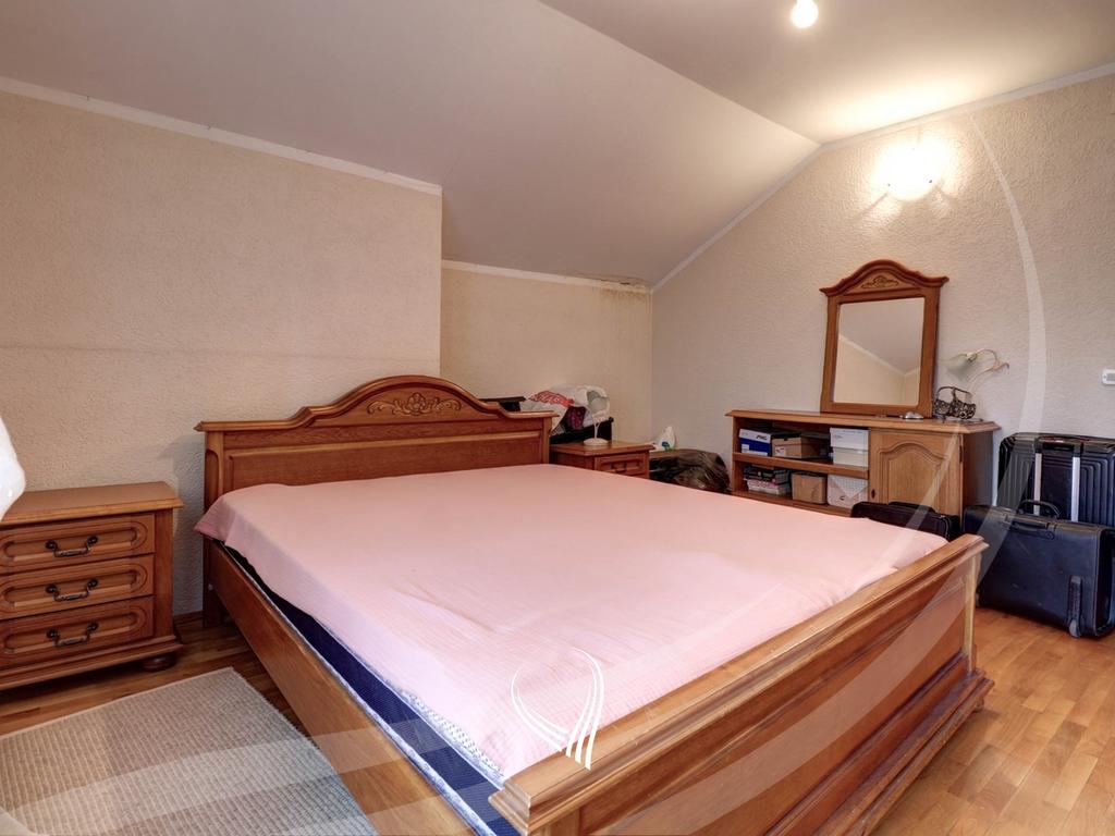 Casa de 700 metros cuadrados en venta en el barrio velania (7)